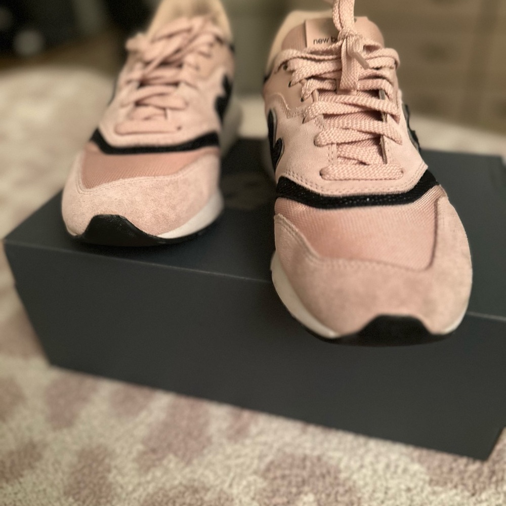 New Balance Women's Pink Sneakers